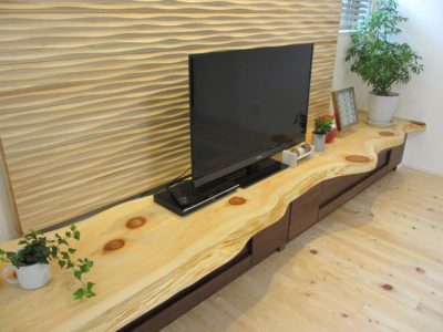 無垢板・一枚板・耳付き板・輪切り丸太 | 徳田銘木