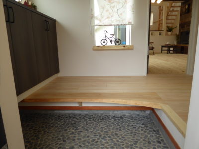 無垢板・一枚板・耳付き板・輪切り丸太 | 徳田銘木